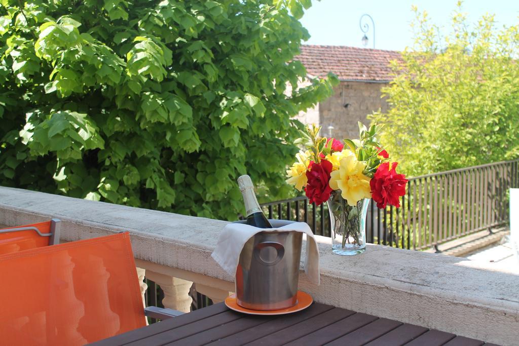 Logis Hotel Restaurant & Pizzeria Vuillot Cuiseaux Екстер'єр фото