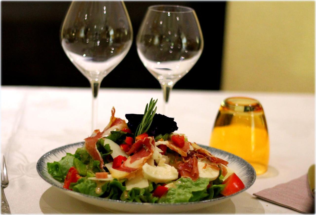 Logis Hotel Restaurant & Pizzeria Vuillot Cuiseaux Екстер'єр фото