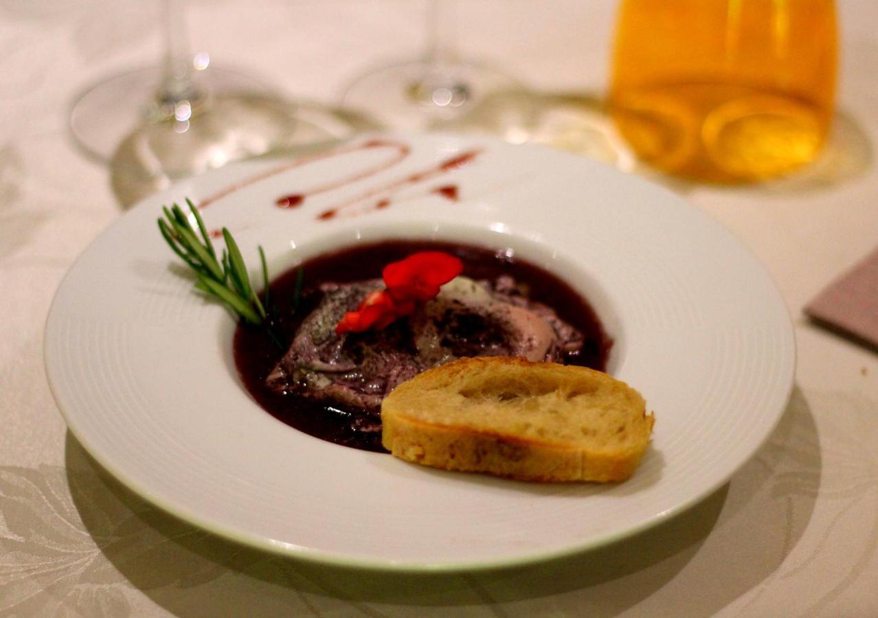 Logis Hotel Restaurant & Pizzeria Vuillot Cuiseaux Екстер'єр фото