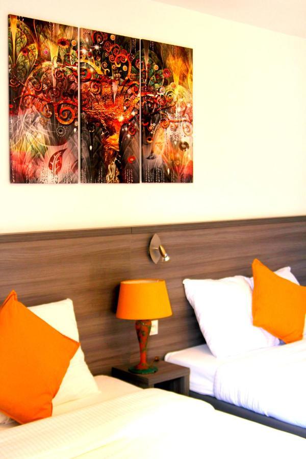 Logis Hotel Restaurant & Pizzeria Vuillot Cuiseaux Екстер'єр фото
