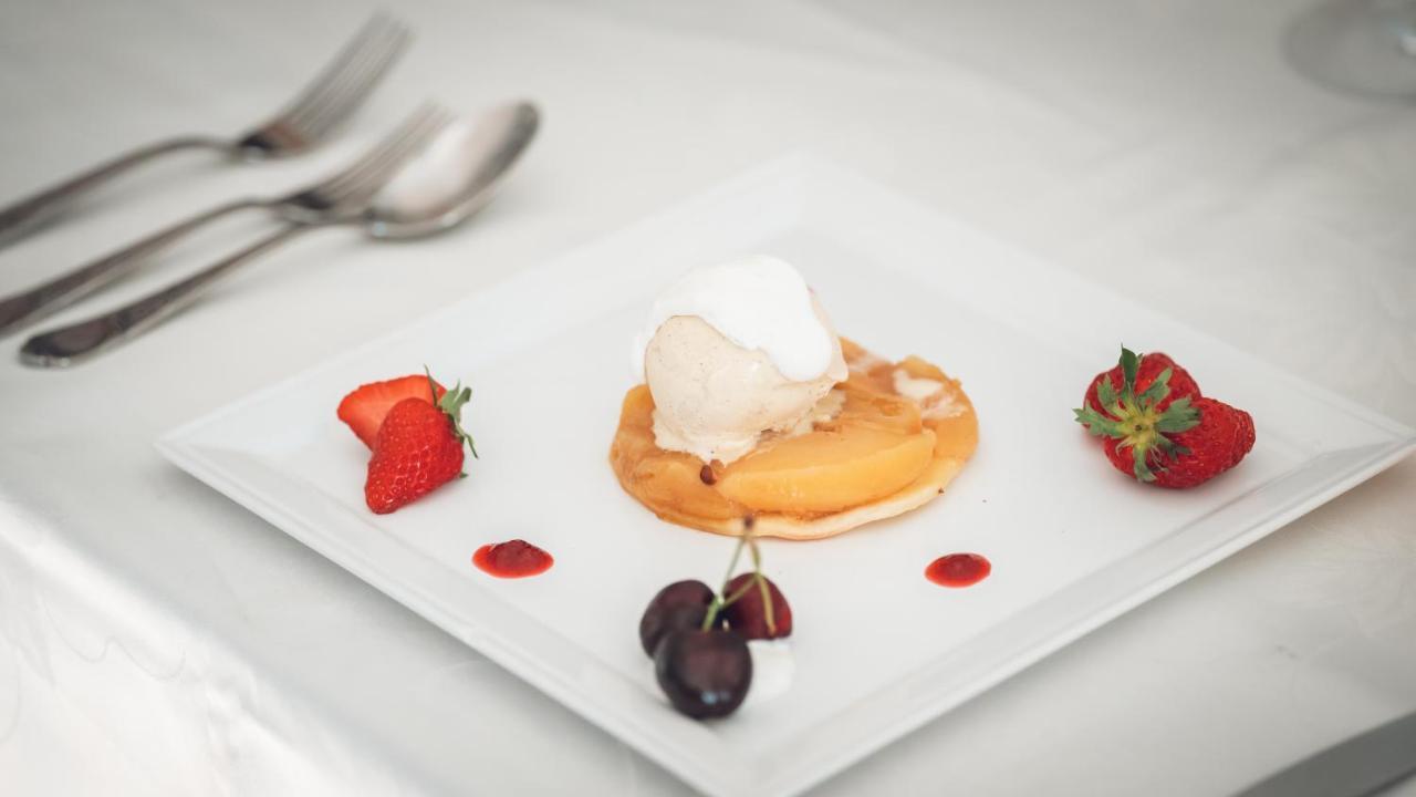 Logis Hotel Restaurant & Pizzeria Vuillot Cuiseaux Екстер'єр фото